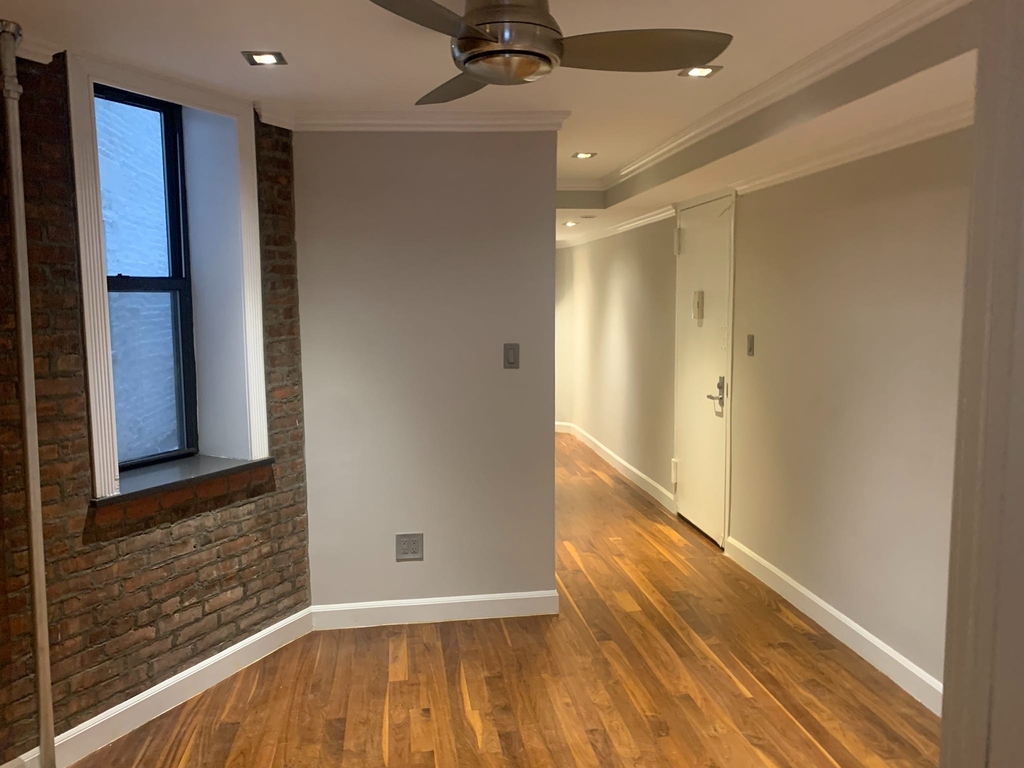 209 East 25th Street - Photo 9