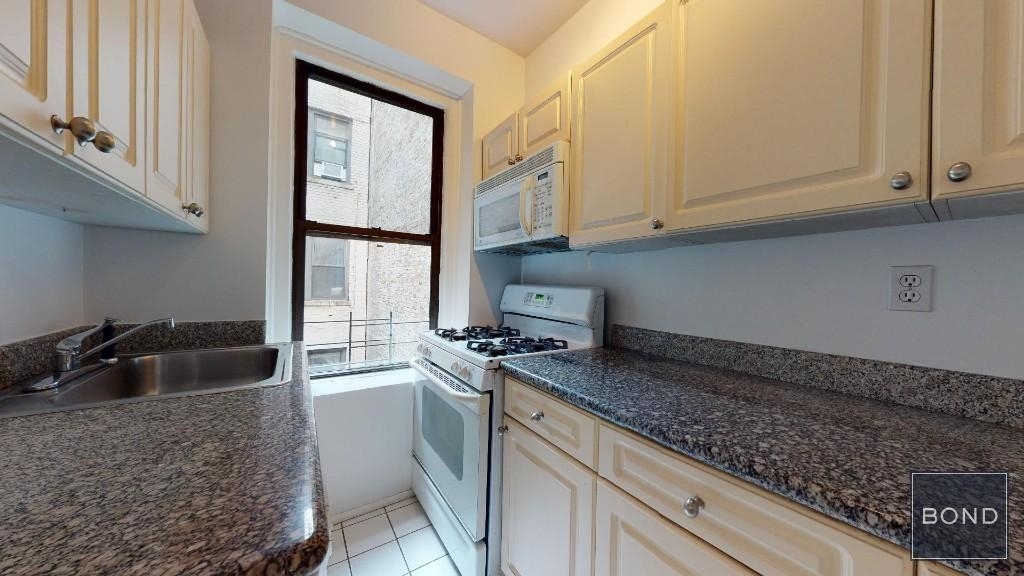 78 West 11th Street - Photo 5