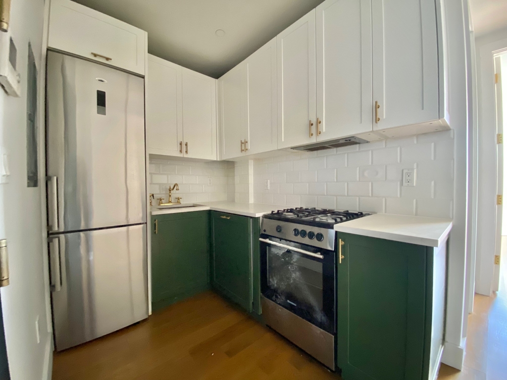 473 Park Place - Photo 2