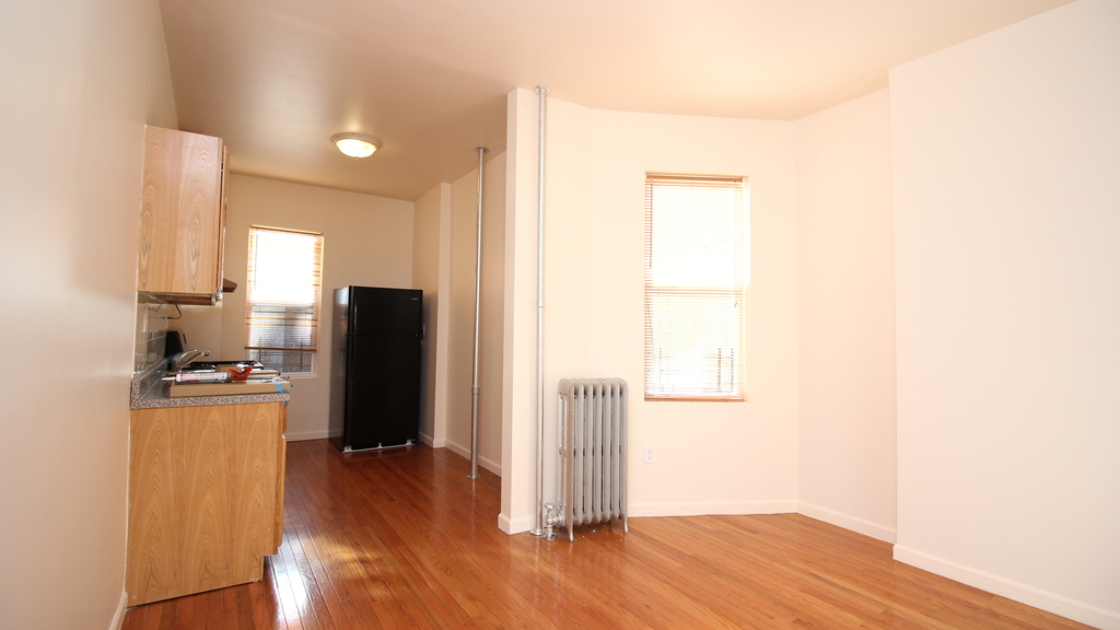 1332 Sterling Place - Photo 2