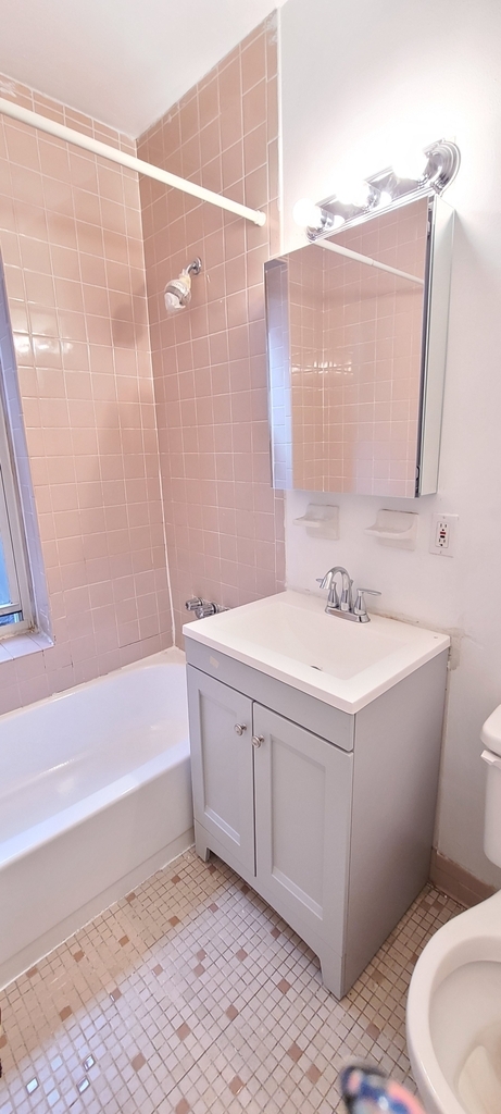 321 West 47th Street - Photo 8