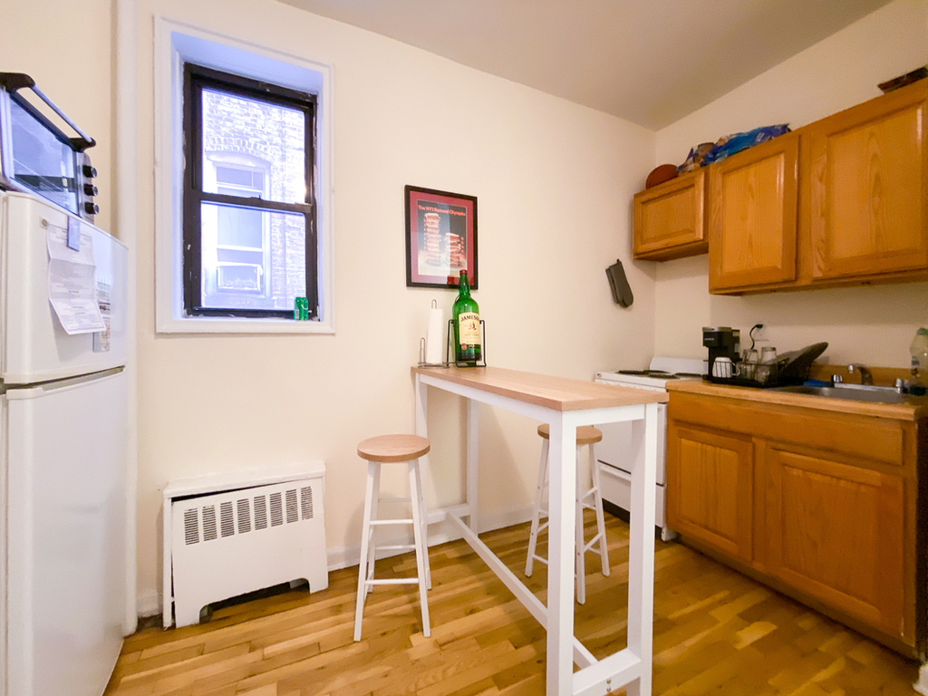 315 East 5th Street - Photo 4