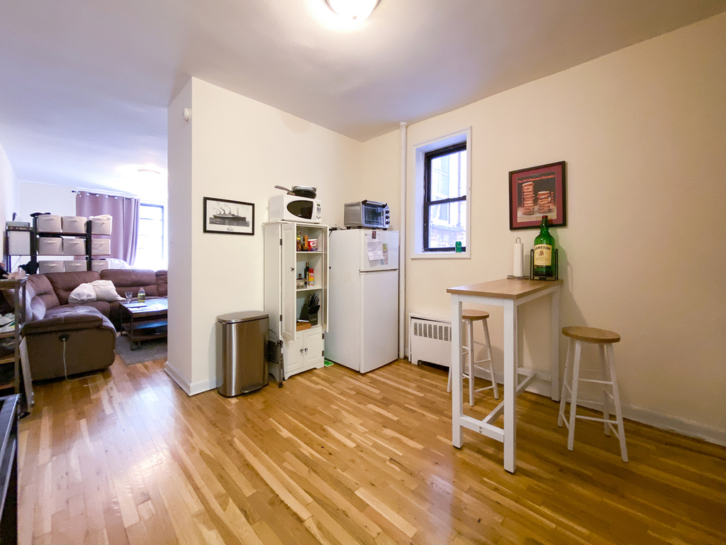 315 East 5th Street - Photo 2