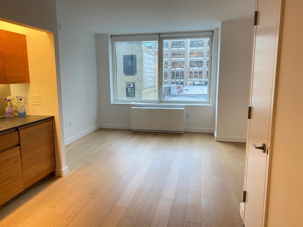 550 West 45th Street - Photo 1