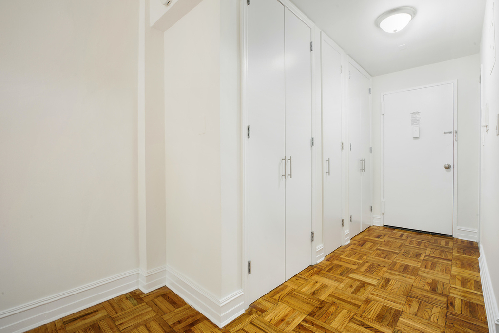 208 West 23rd Street - Photo 3