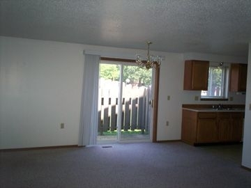 430 Parkside Ln - Photo 3