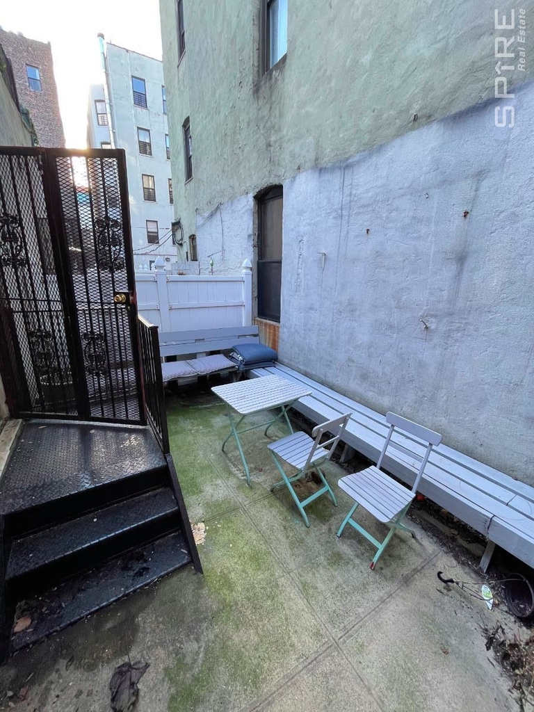 1608 Lexington Avenue - Photo 4