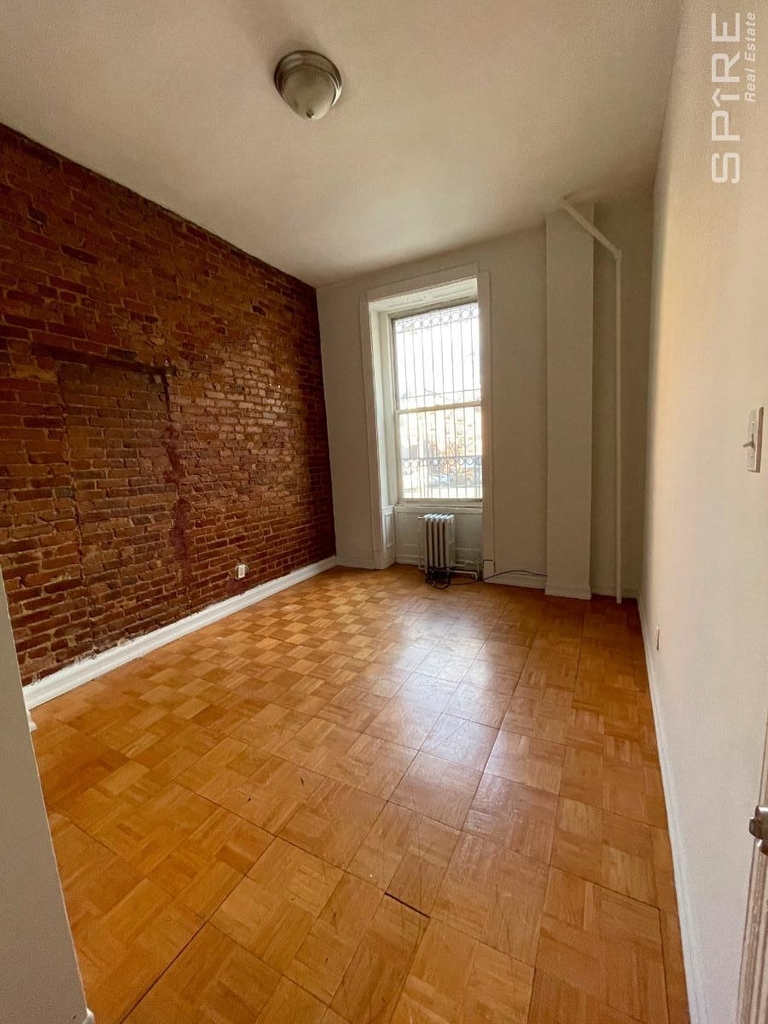 1608 Lexington Avenue - Photo 2