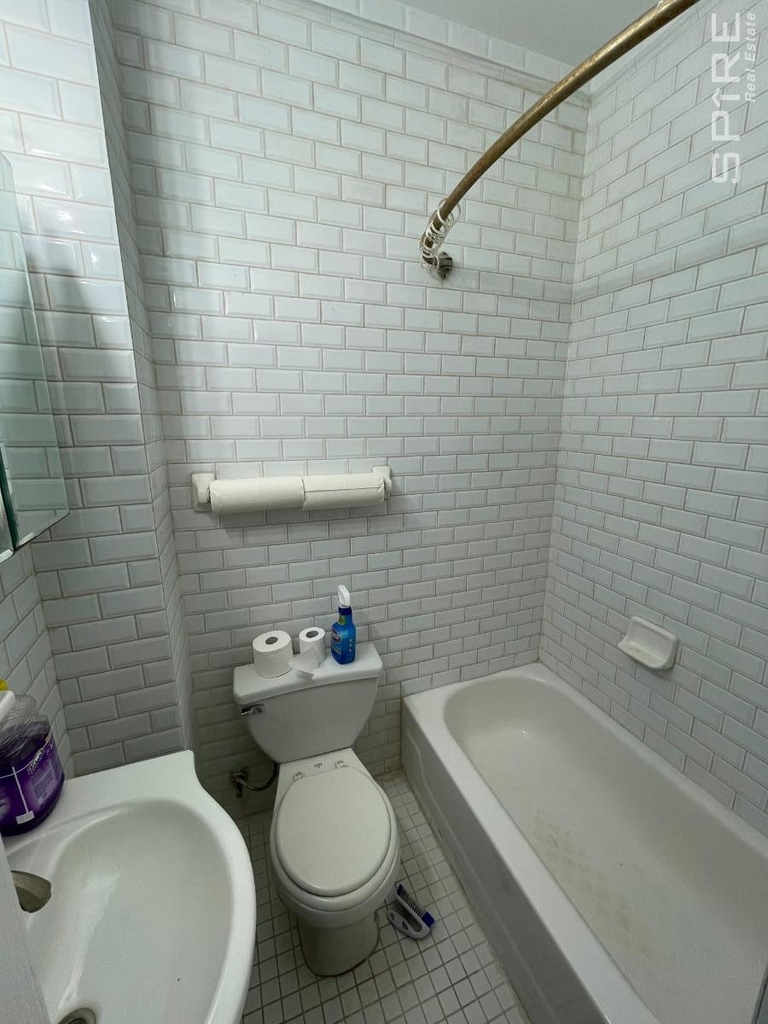 1608 Lexington Avenue - Photo 5