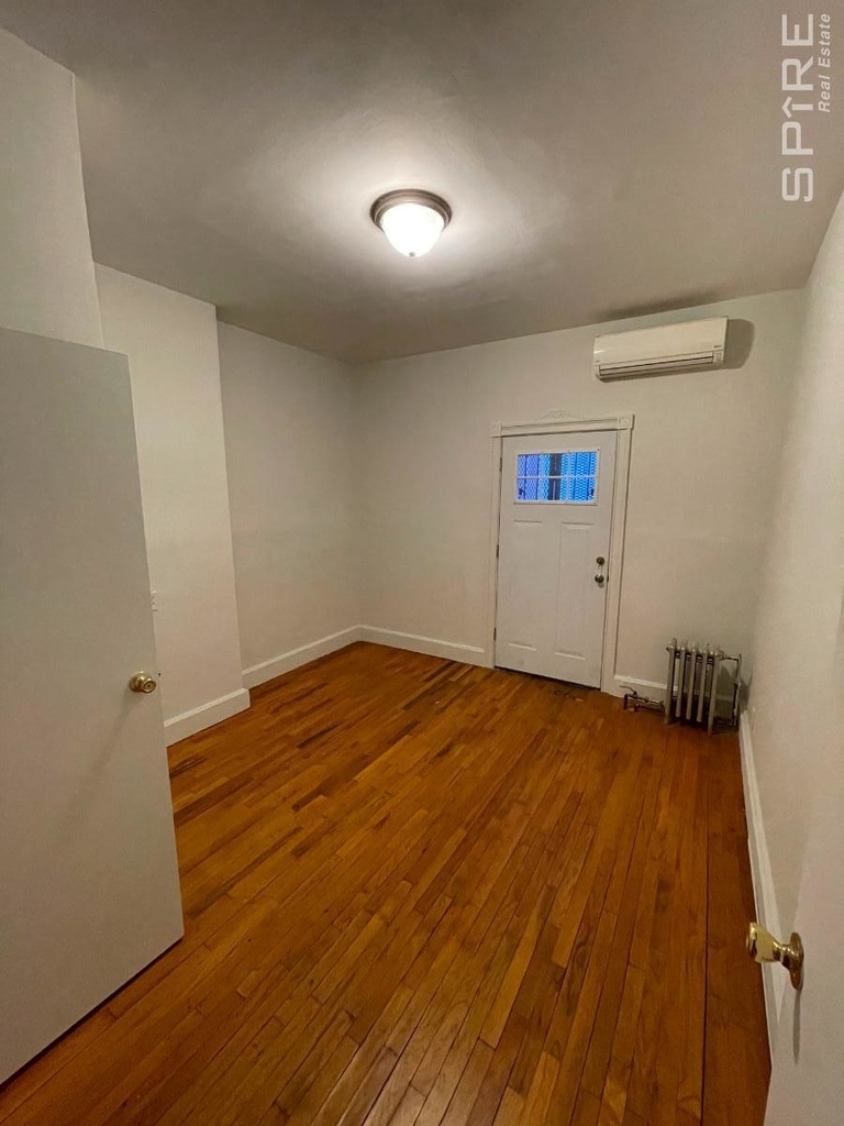 1608 Lexington Avenue - Photo 3