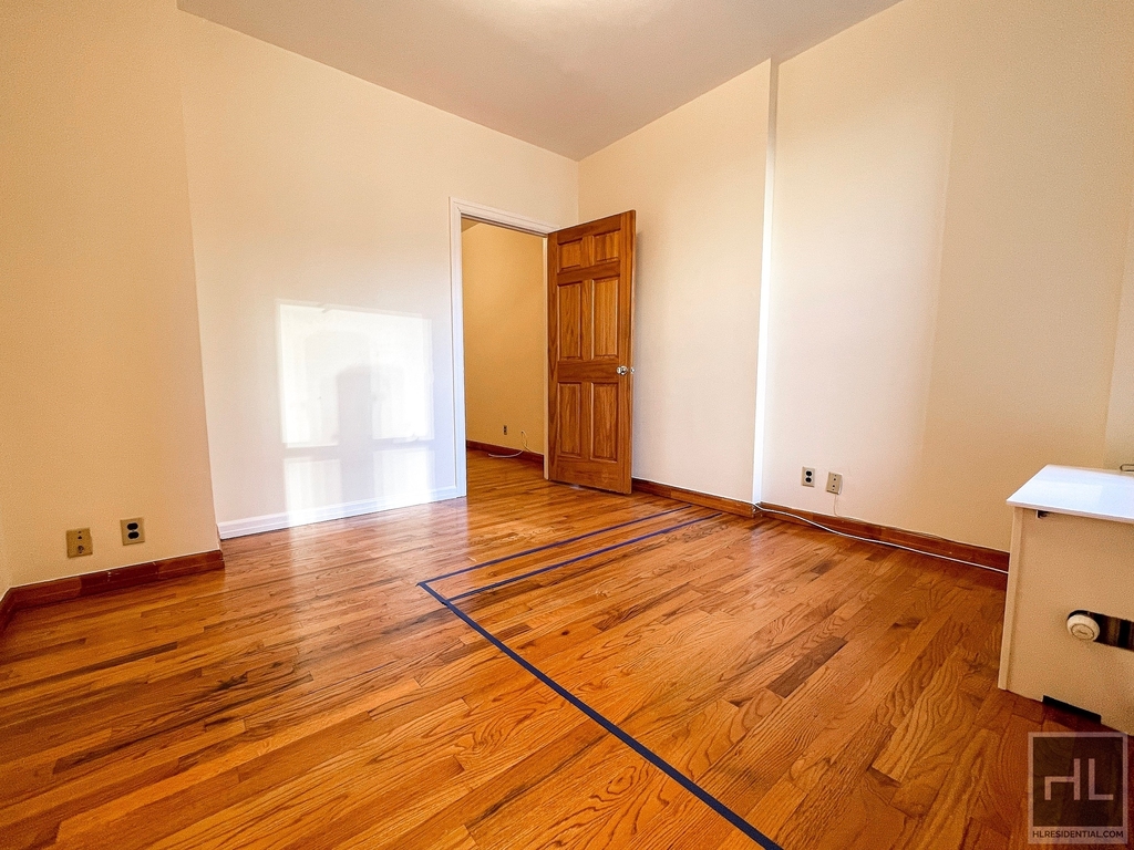 329 East 88 Street - Photo 5