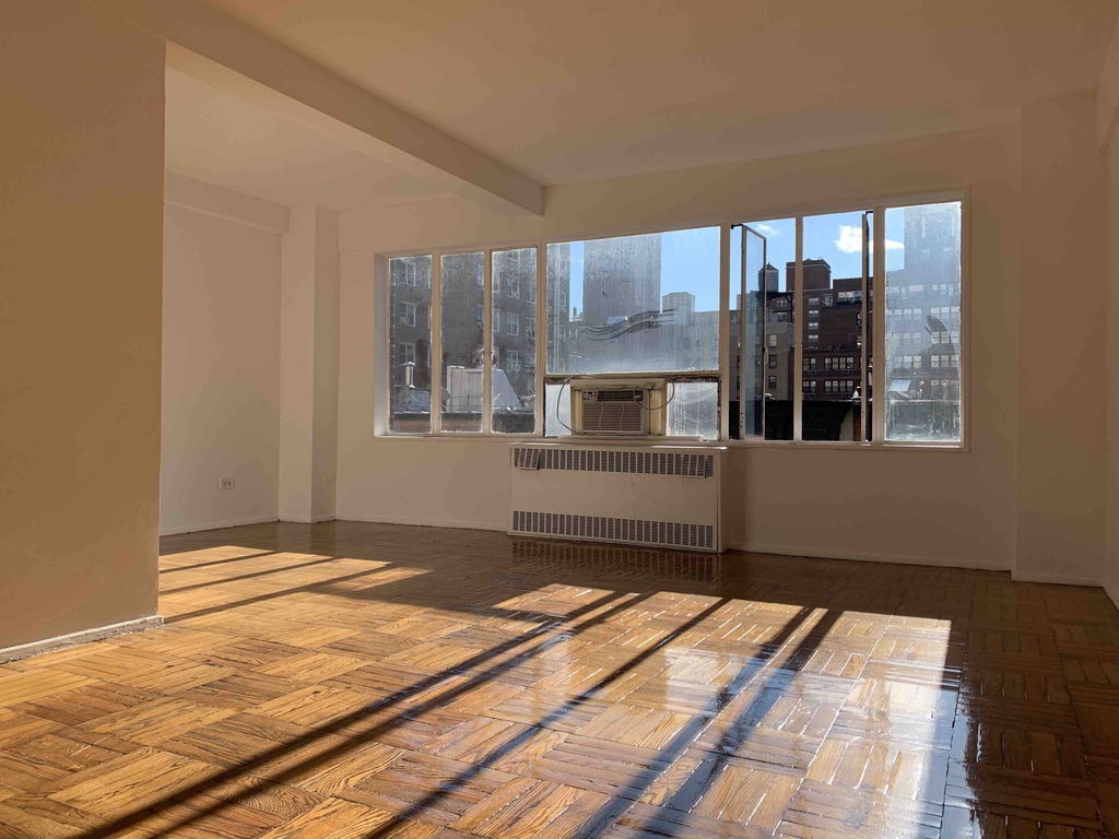 117 East 37th Street - Photo 1