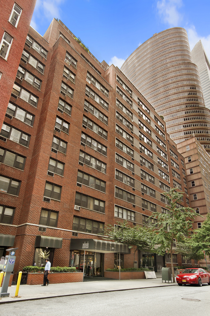 East 54th Street - Photo 10