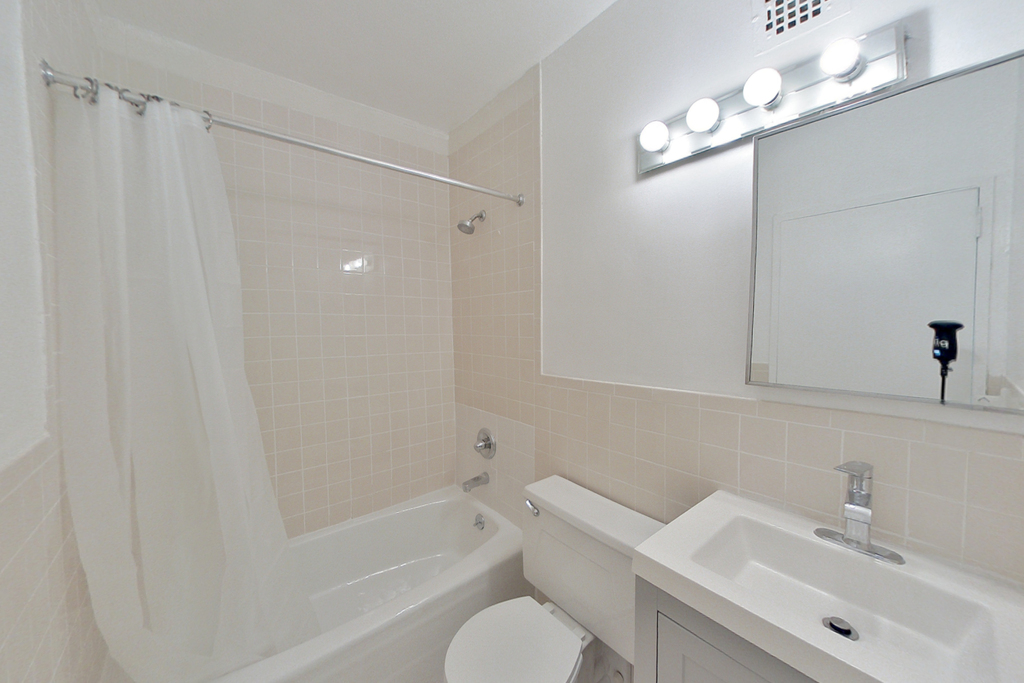 312 East 30th Street - Photo 1