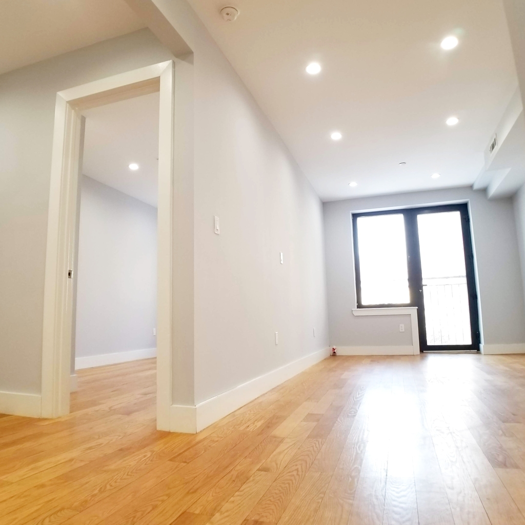 971 Lafayette Avenue - Photo 2