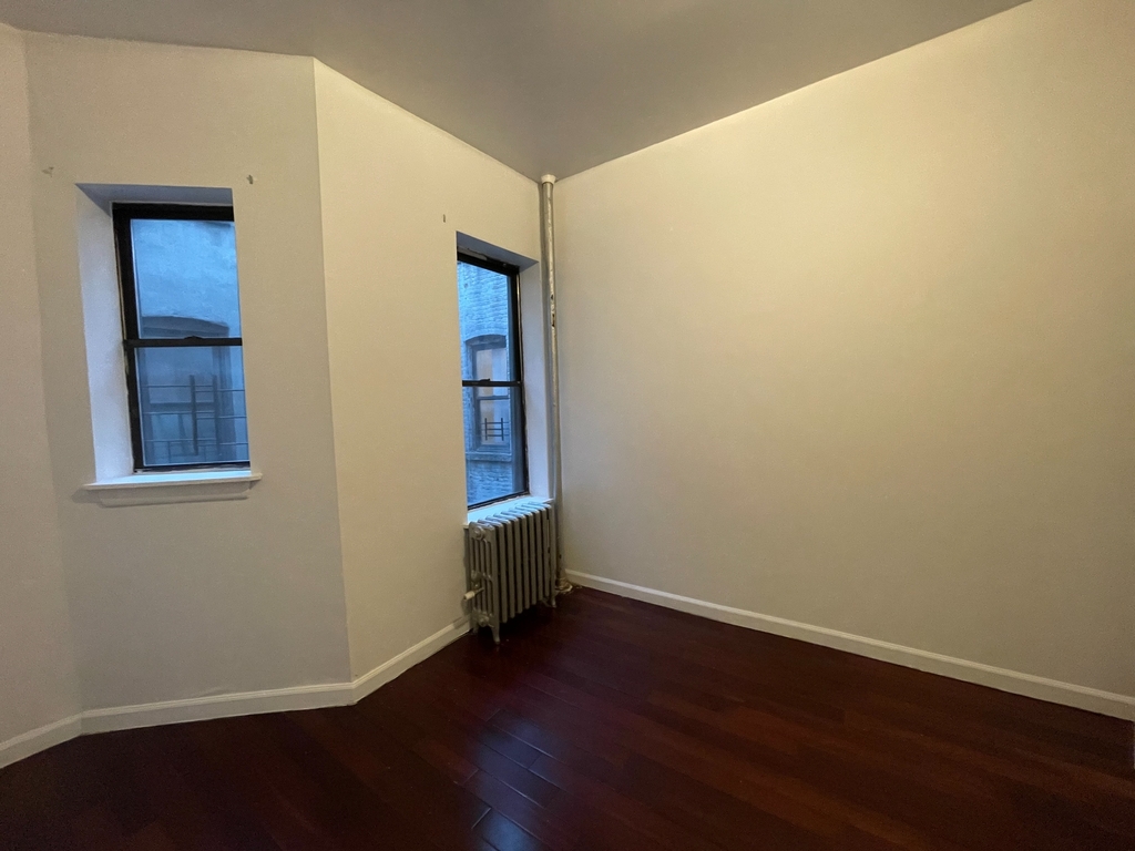 Cozy 1BD in Crown Heights - Photo 4