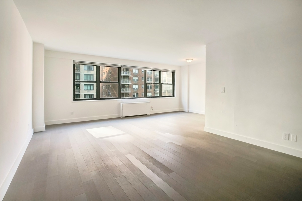 120 East 34th Street - Photo 6