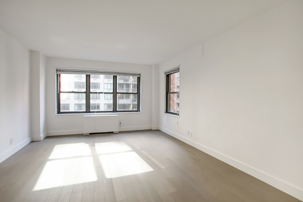 120 East 34th Street - Photo 3