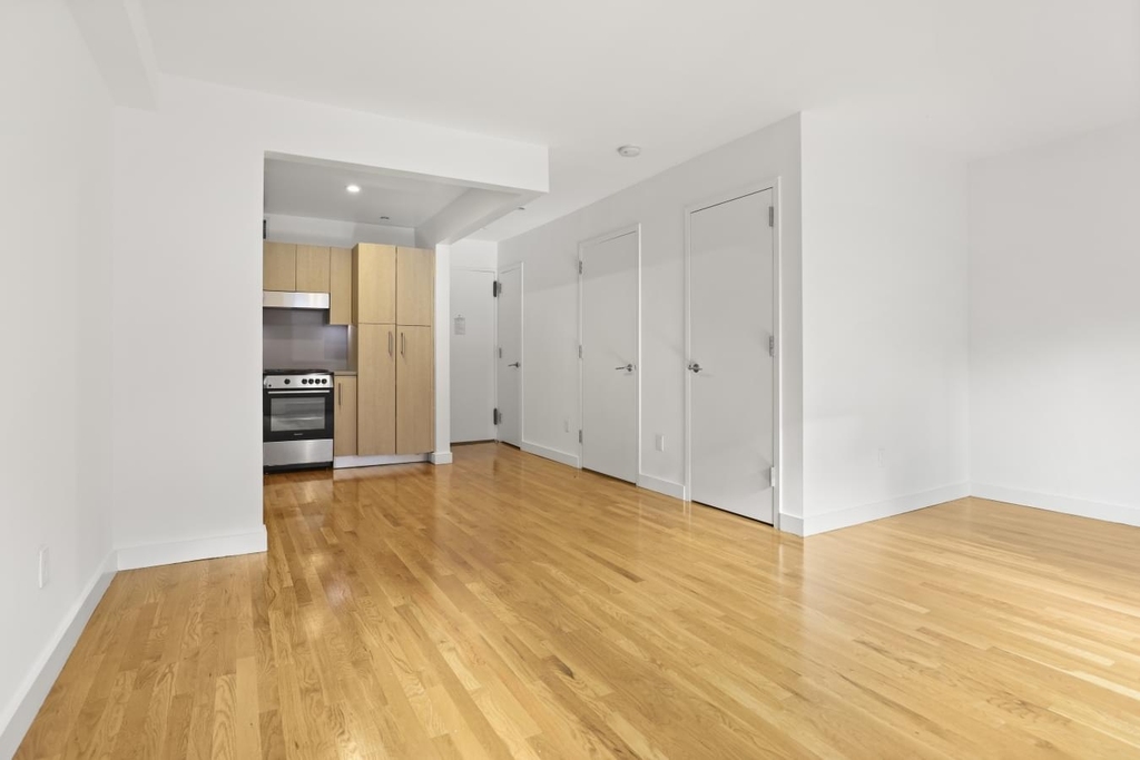 101 West 15th Street - Photo 2