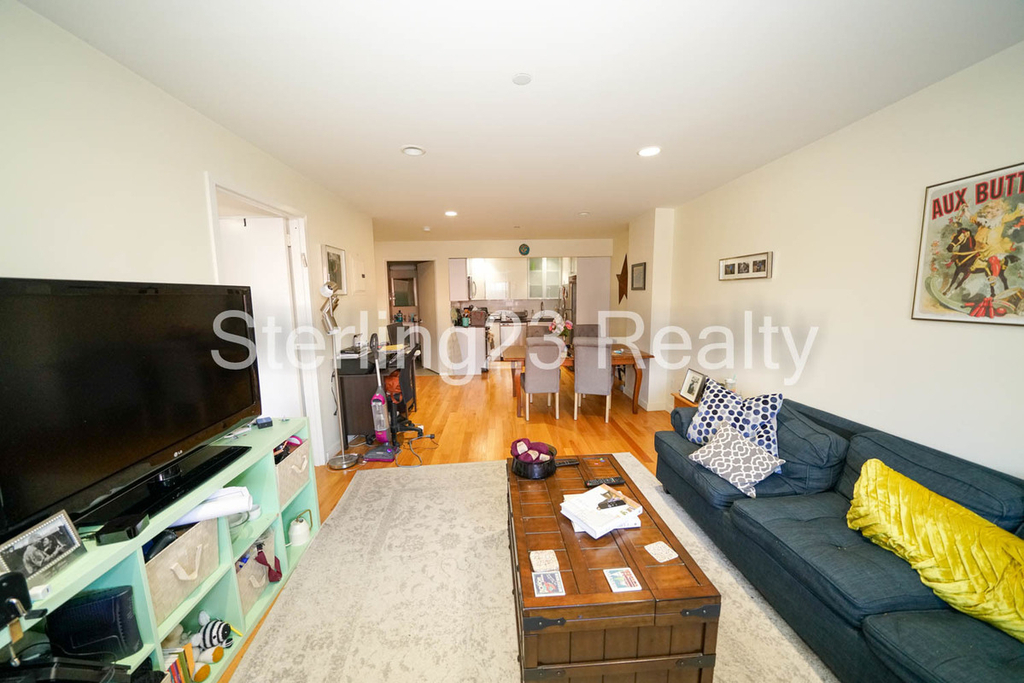 23-15 Astoria Boulevard - Photo 4