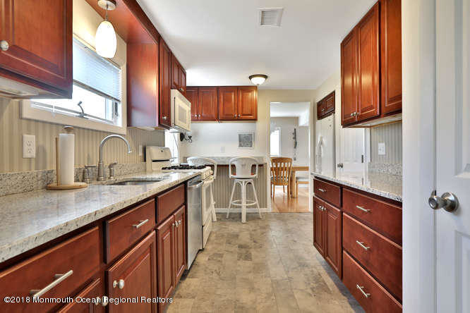 127 Trenton Avenue - Photo 2