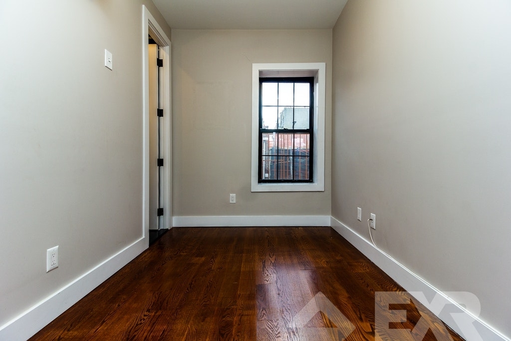 228 Manhattan Avenue - Photo 4