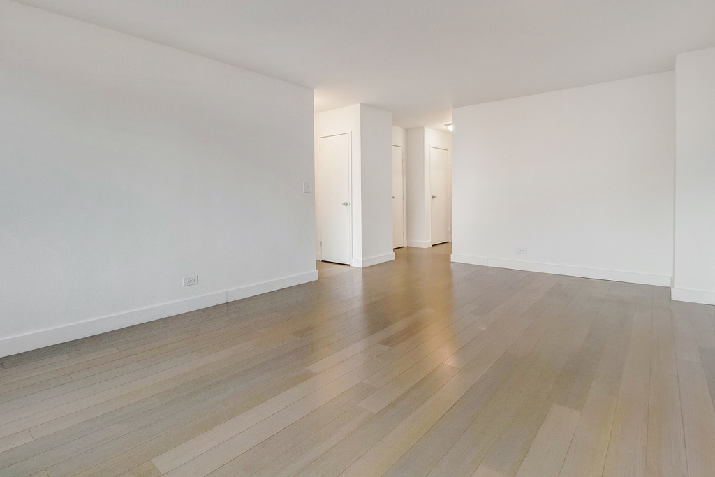 312 East 30th Street - Photo 1