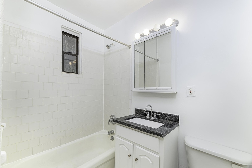 129 Avenue C - Photo 4