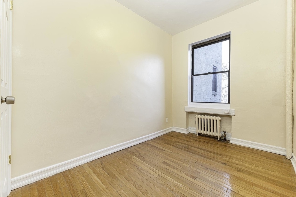 129 Avenue C - Photo 2