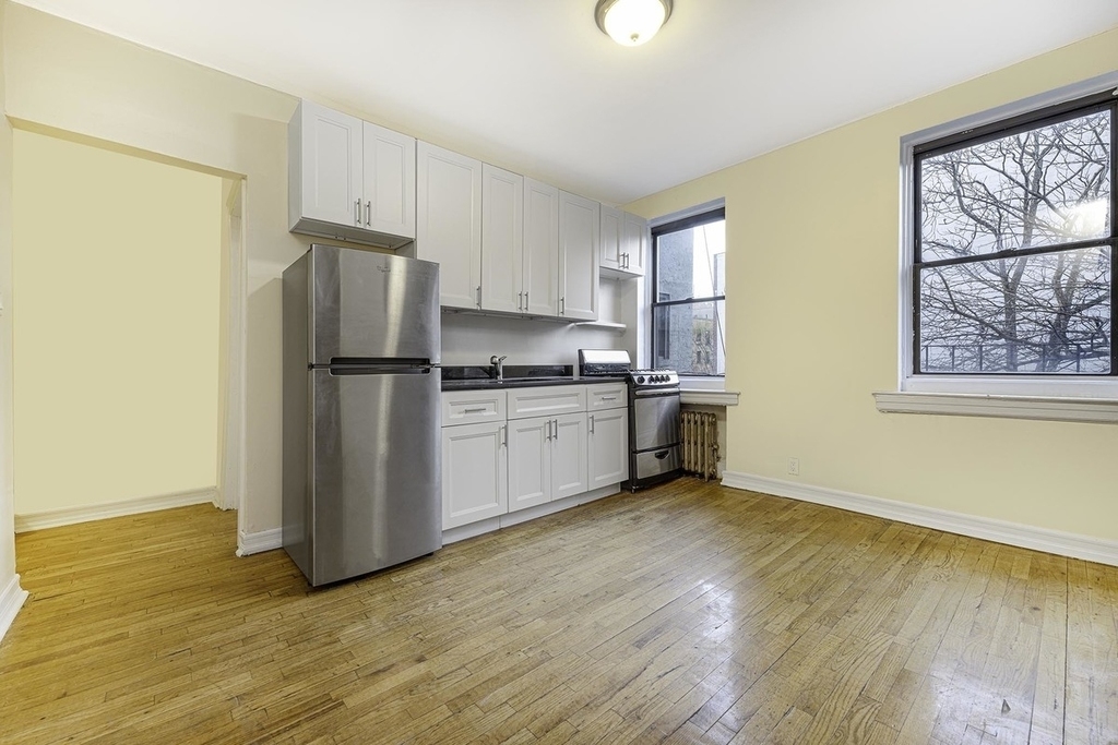 129 Avenue C - Photo 1