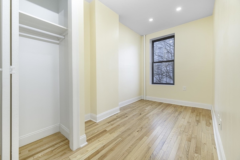 131 Avenue C - Photo 3