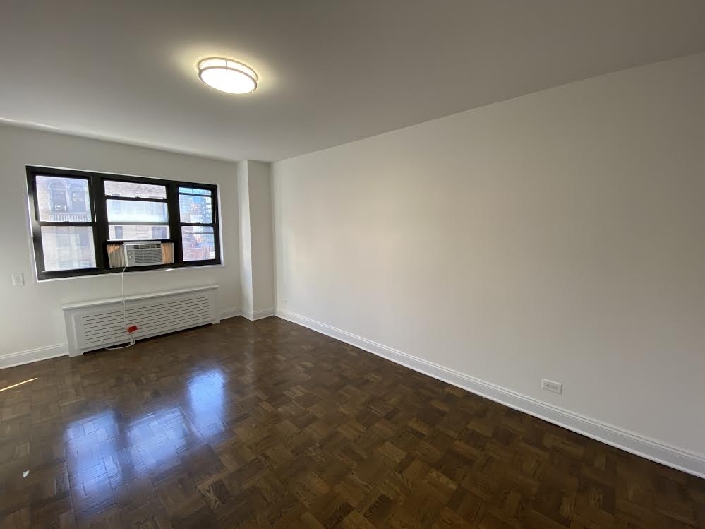 165 East 35th Street - Photo 3