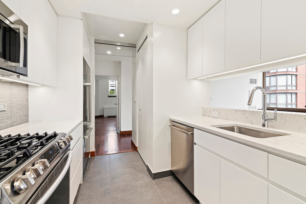 305 East 63rd Street - Photo 2