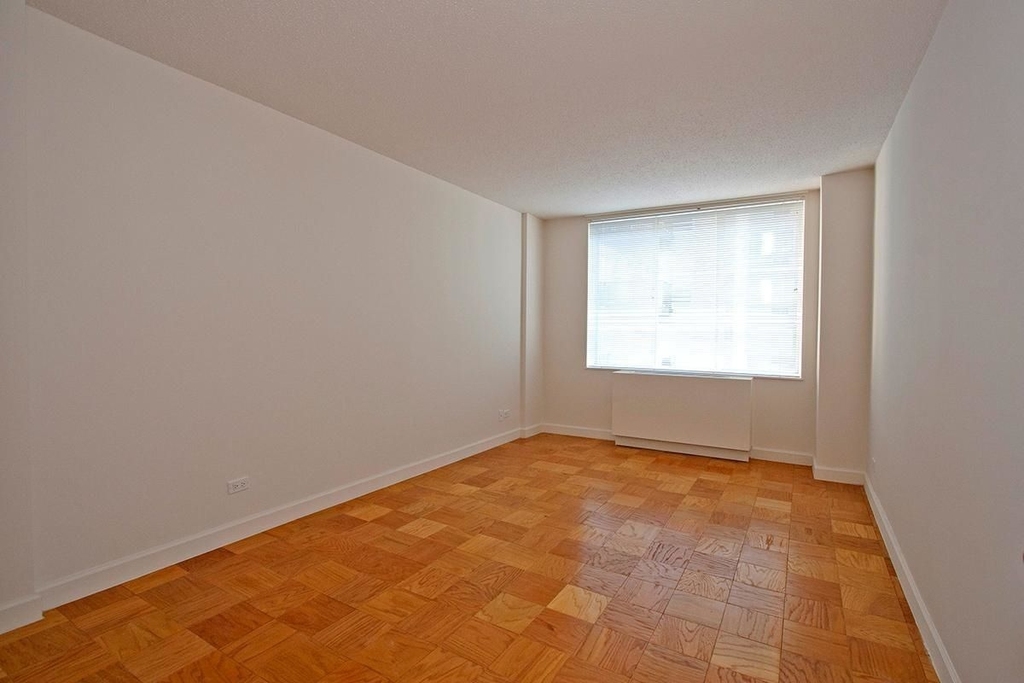 333 E 56th Street, New York, NY 10022 - Photo 2