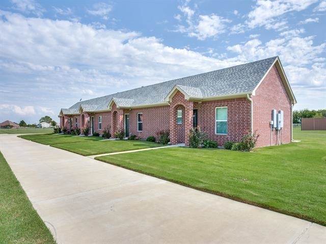 10809 West Cleburne Road - Photo 1