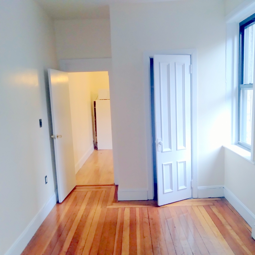 158 West 15th Street - Photo 2