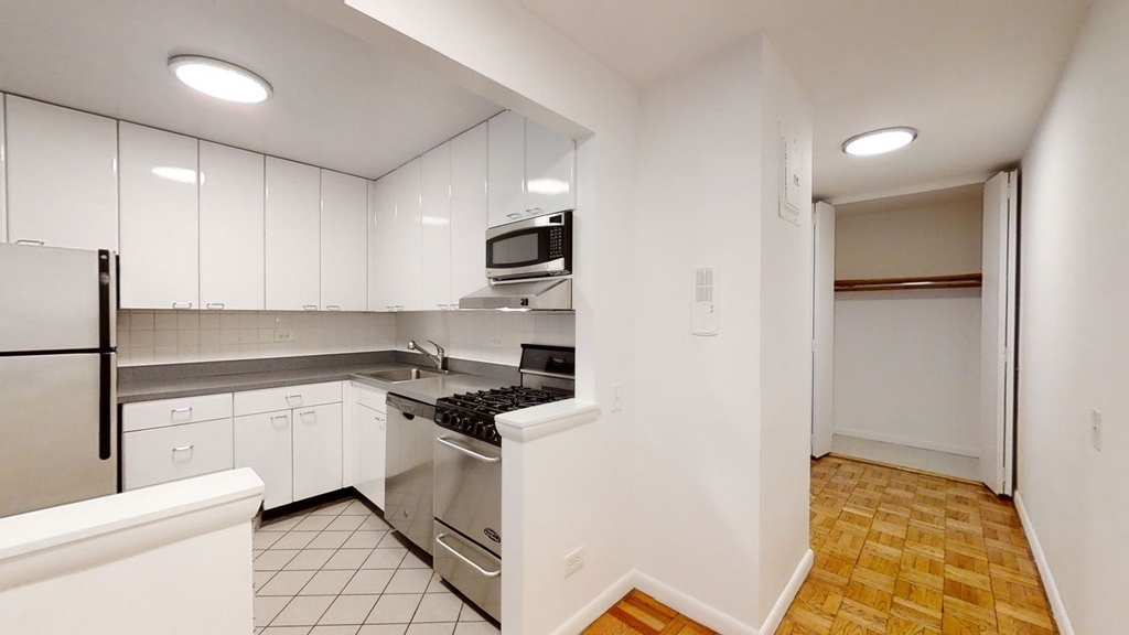 150 East 18th Street - Photo 2