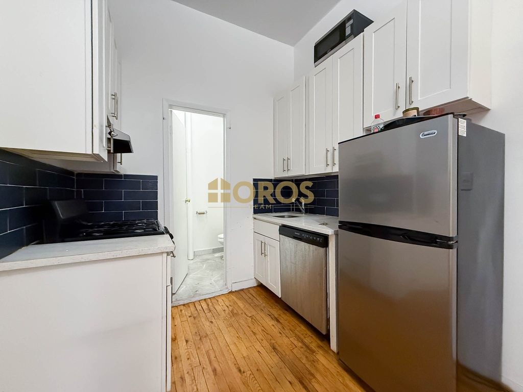 324 East 13th Street - Photo 5