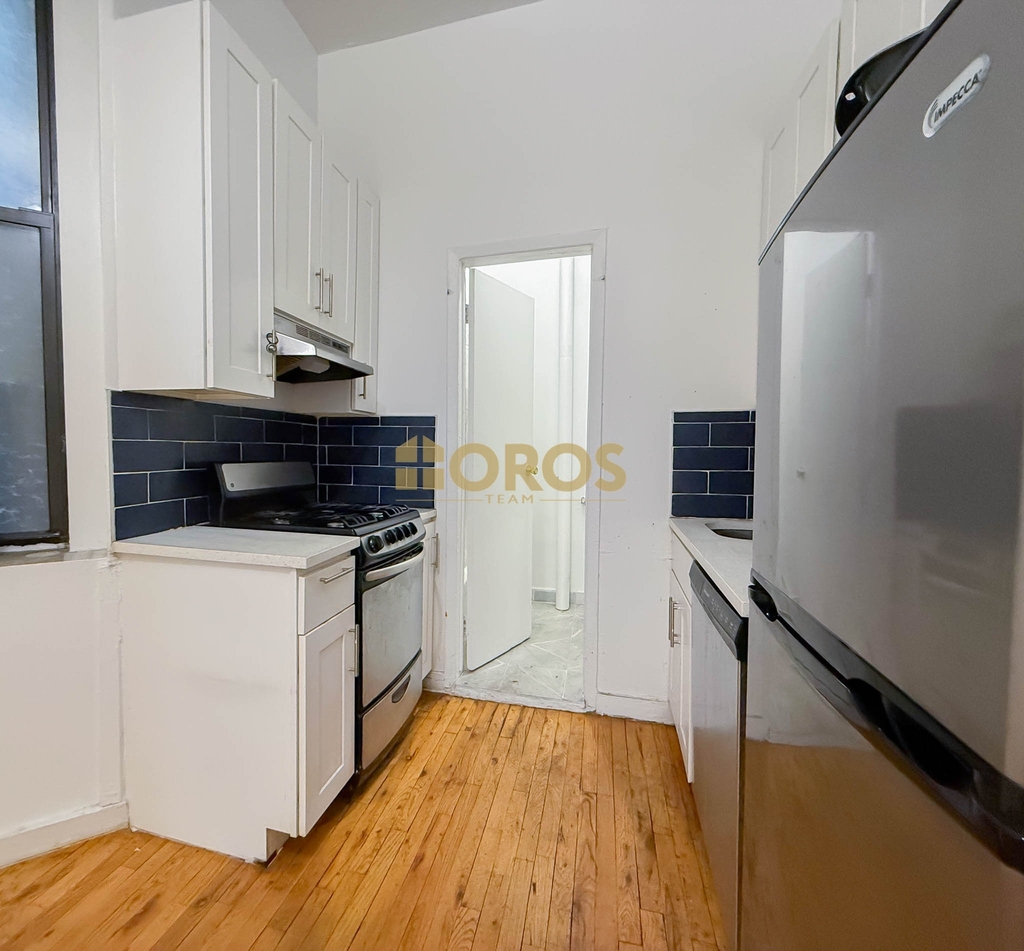 324 East 13th Street - Photo 6