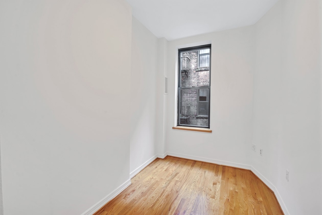 358 West 45th Street - Photo 5