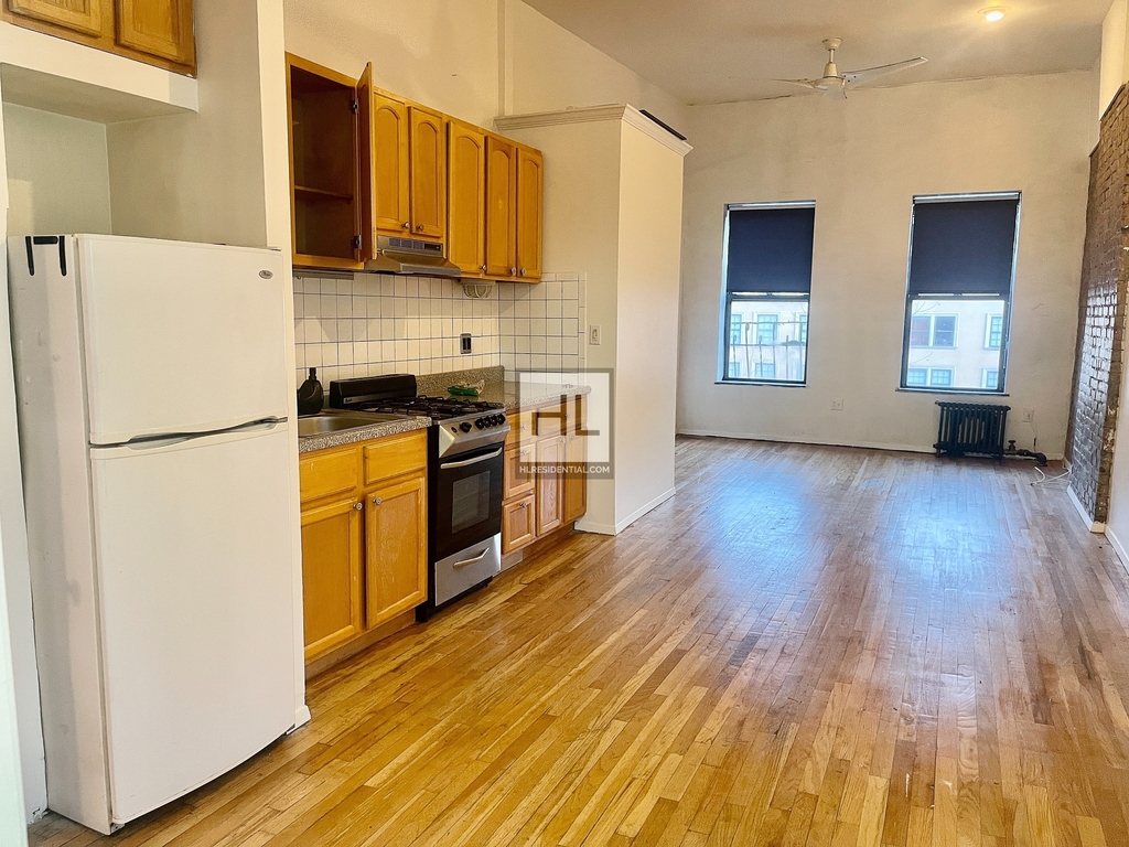 1672 Park Avenue - Photo 1