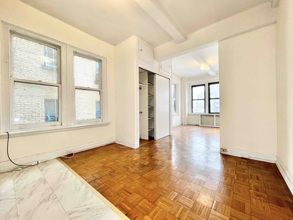 42 West 72nd Street - Photo 4