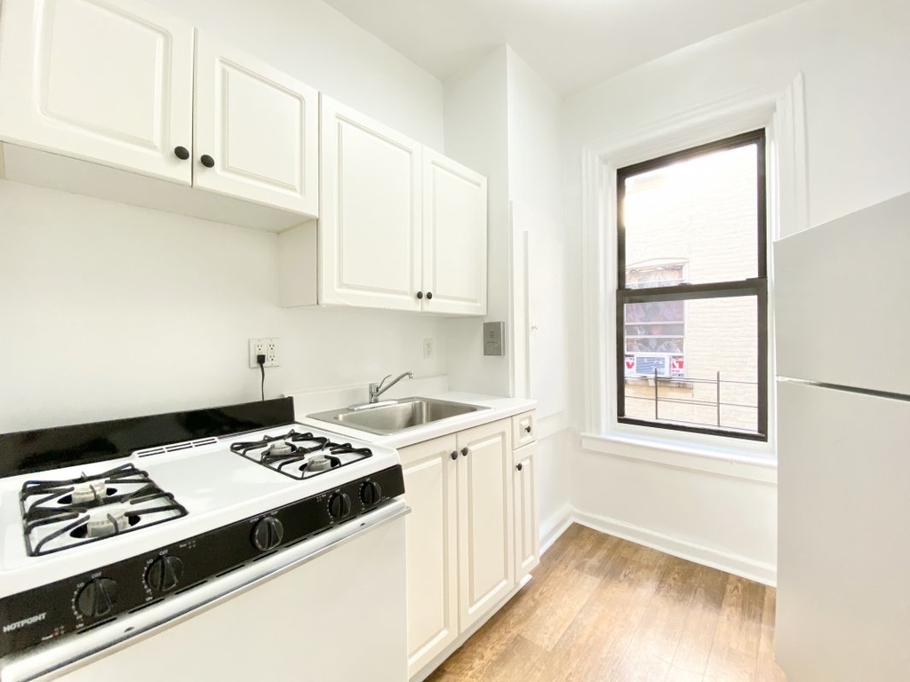 205 W 147th St - Photo 4