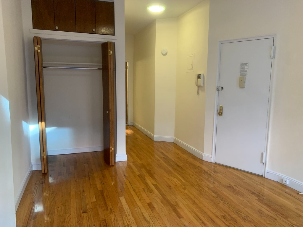 428 East 81st Street - Photo 6