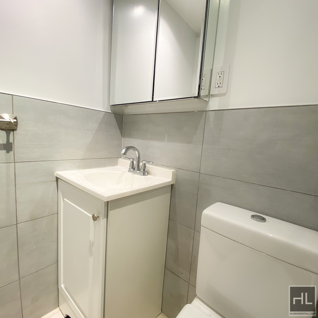 301 East 47th Street - Photo 5