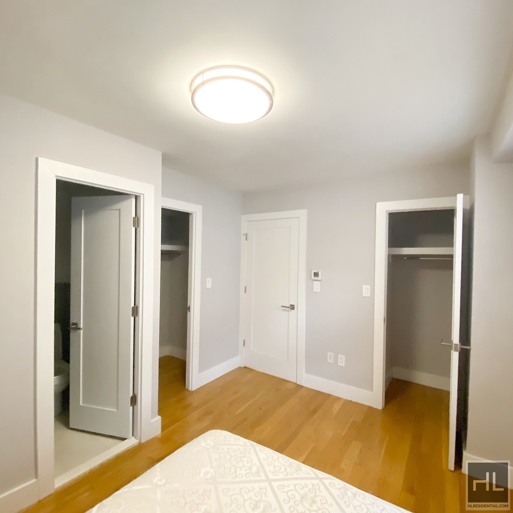 301 East 47th Street - Photo 8