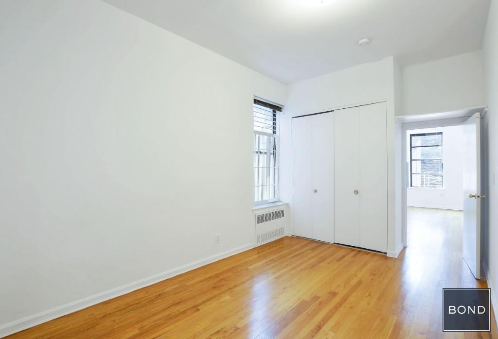 310 West 80th - Photo 3