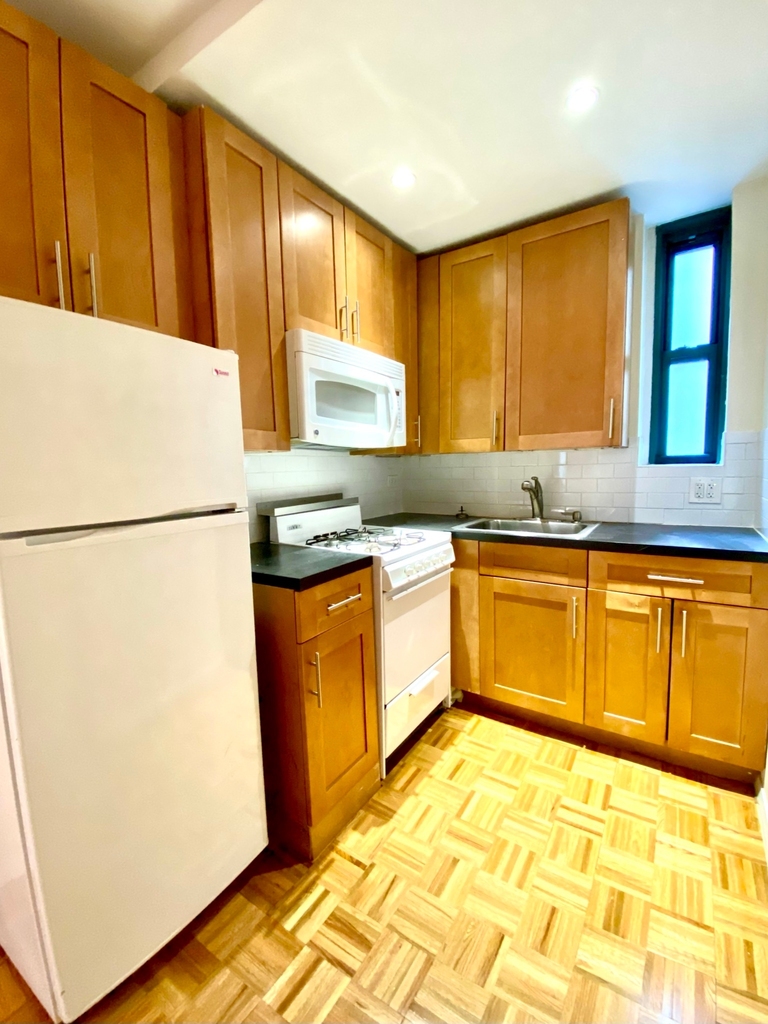 515 East 78th Street - Photo 3