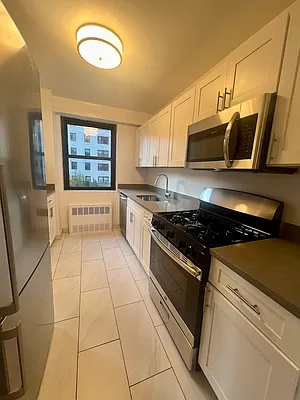 305 East 86th Street - Photo 2