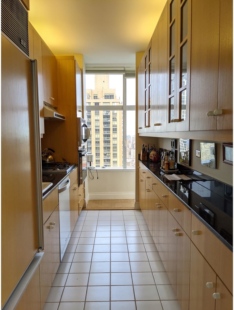 160 W 66th St - Photo 4